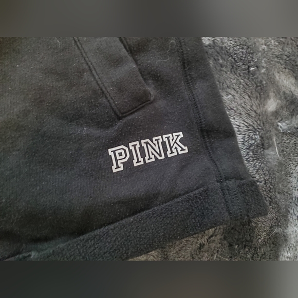 Shorts - Picture 2 of 7